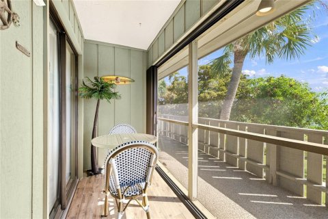 Condo in Holmes Beach, Florida, 2 bedrooms № 2208038 - photo 17