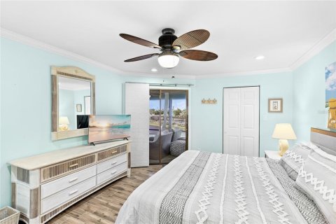 Condo in Holmes Beach, Florida, 2 bedrooms № 2208038 - photo 10