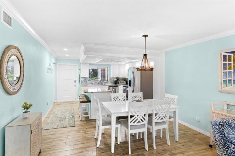 Condo in Holmes Beach, Florida, 2 bedrooms № 2208038 - photo 7