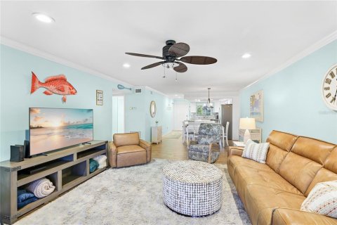 Condo in Holmes Beach, Florida, 2 bedrooms № 2208038 - photo 9