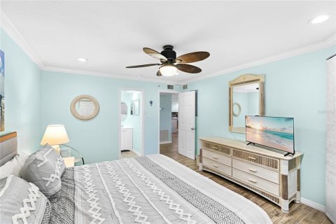 Condo in Holmes Beach, Florida, 2 bedrooms № 2208038 - photo 11