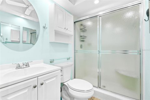 Condo in Holmes Beach, Florida, 2 bedrooms № 2208038 - photo 15