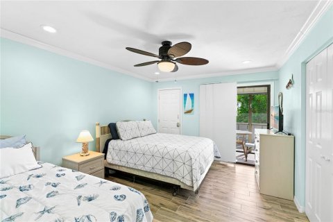 Condo in Holmes Beach, Florida, 2 bedrooms № 2208038 - photo 13