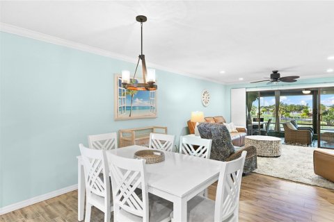 Condo in Holmes Beach, Florida, 2 bedrooms № 2208038 - photo 6