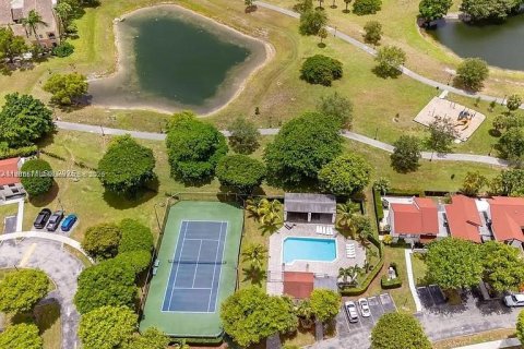 Купить таунхаус в Майами, Флорида 3 спальни, 107.4м2, № 2021669 - фото 23