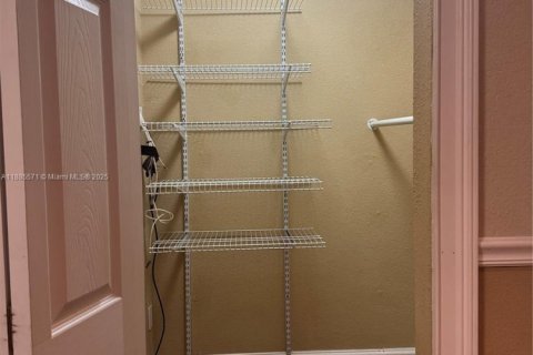 Купить таунхаус в Майами, Флорида 3 спальни, 107.4м2, № 2021669 - фото 21