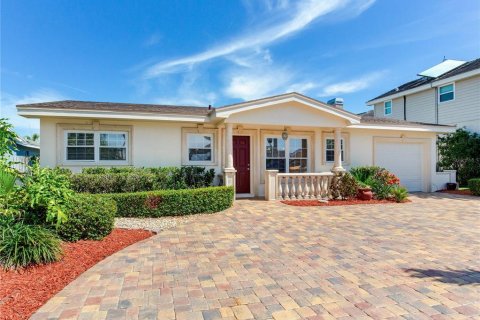 House in North Redington Beach, Florida 4 bedrooms, 205.69 sq.m. № 2100245 - photo 4