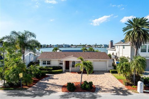 Villa ou maison à North Redington Beach, Floride 4 chambres, 205.69 m2 № 2100245