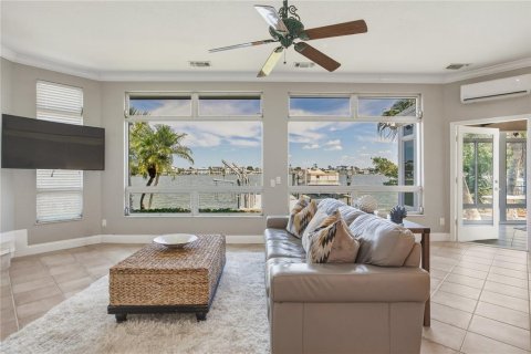 House in North Redington Beach, Florida 4 bedrooms, 205.69 sq.m. № 2100245 - photo 22