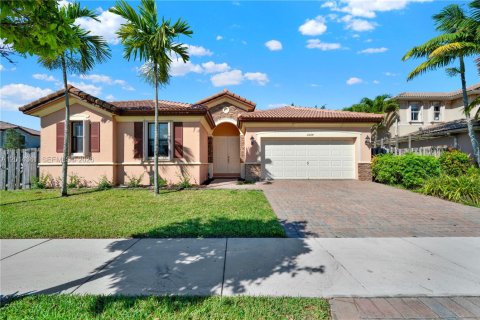 Villa ou maison à Miami, Floride 4 chambres, 213.02 m2 № 2076445