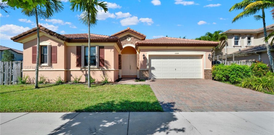 Villa ou maison à Miami, Floride 4 chambres, 213.02 m2 № 2076445