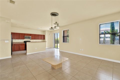 Villa ou maison à louer à Miami, Floride: 4 chambres, 213.02 m2 № 2076445 - photo 13