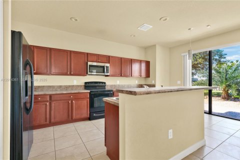 Villa ou maison à louer à Miami, Floride: 4 chambres, 213.02 m2 № 2076445 - photo 8