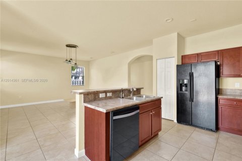 Villa ou maison à louer à Miami, Floride: 4 chambres, 213.02 m2 № 2076445 - photo 12