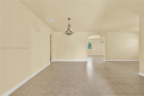 Villa ou maison à louer à Miami, Floride: 4 chambres, 213.02 m2 № 2076445 - photo 2