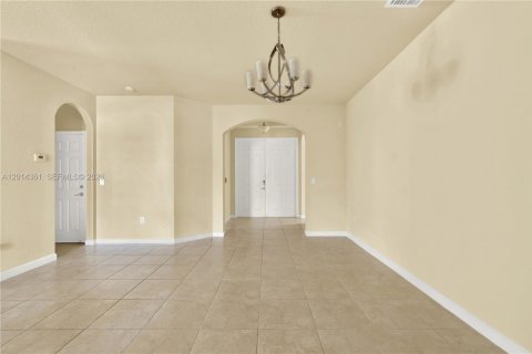 Villa ou maison à louer à Miami, Floride: 4 chambres, 213.02 m2 № 2076445 - photo 5