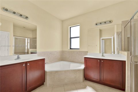Villa ou maison à louer à Miami, Floride: 4 chambres, 213.02 m2 № 2076445 - photo 15