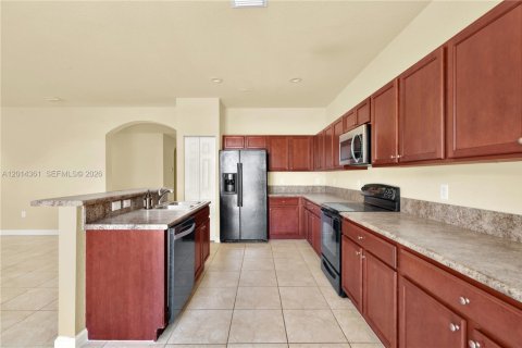 Villa ou maison à louer à Miami, Floride: 4 chambres, 213.02 m2 № 2076445 - photo 11
