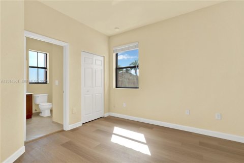 Villa ou maison à louer à Miami, Floride: 4 chambres, 213.02 m2 № 2076445 - photo 20