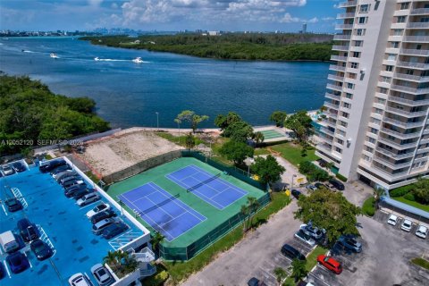 Condominio en venta en Sunny Isles Beach, Florida, 3 dormitorios, 145.86 m2 № 2190006 - foto 30