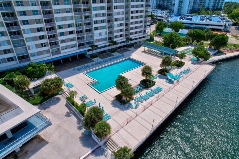 Condominio en venta en Sunny Isles Beach, Florida, 3 dormitorios, 145.86 m2 № 2190006 - foto 29