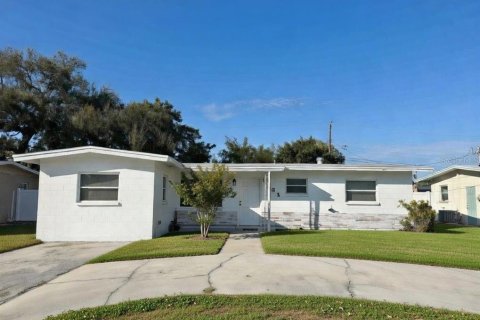 Villa ou maison à Pinellas Park, Floride 3 chambres, 159.7 m2 № 2148093
