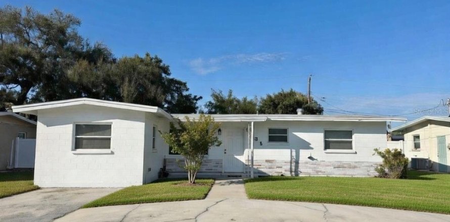 Villa ou maison à Pinellas Park, Floride 3 chambres, 159.7 m2 № 2148093