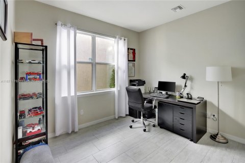 Купить виллу или дом в Холливуд, Флорида 4 спальни, 225.1м2, № 1925647 - фото 13