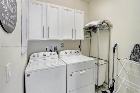 Купить виллу или дом в Холливуд, Флорида 4 спальни, 225.1м2, № 1925647 - фото 28