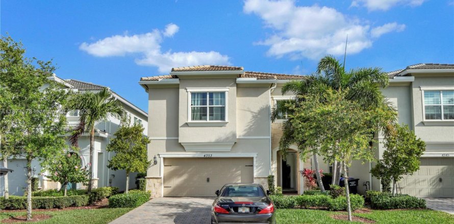 Дом в Холливуд, Флорида 4 спальни, 225.1м2 № 1925647