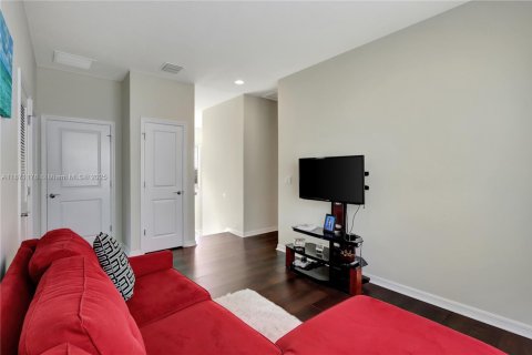 Купить виллу или дом в Холливуд, Флорида 4 спальни, 225.1м2, № 1925647 - фото 16