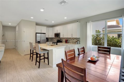 Купить виллу или дом в Холливуд, Флорида 4 спальни, 225.1м2, № 1925647 - фото 9