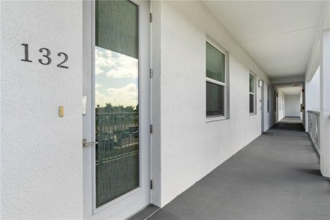 Copropriété à vendre à Punta Gorda, Floride: 2 chambres, 165.55 m2 № 2122137 - photo 28
