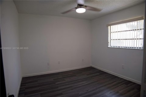 Villa ou maison à vendre à Miami, Floride: 4 chambres, 176.42 m2 № 1994796 - photo 26