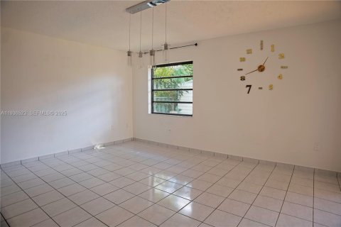 Villa ou maison à vendre à Miami, Floride: 4 chambres, 176.42 m2 № 1994796 - photo 11