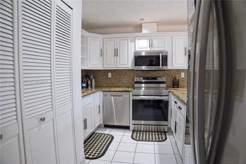 Villa ou maison à vendre à Miami, Floride: 4 chambres, 176.42 m2 № 1994796 - photo 6