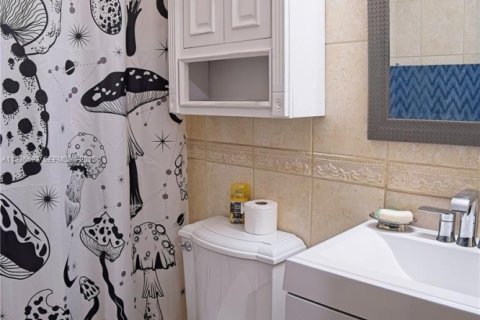 Villa ou maison à vendre à Miami, Floride: 4 chambres, 176.42 m2 № 1994796 - photo 30