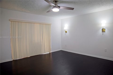 Villa ou maison à vendre à Miami, Floride: 4 chambres, 176.42 m2 № 1994796 - photo 19