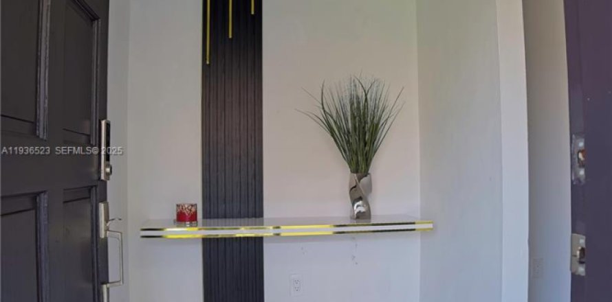 Villa ou maison à Miami, Floride 4 chambres, 176.42 m2 № 1994796