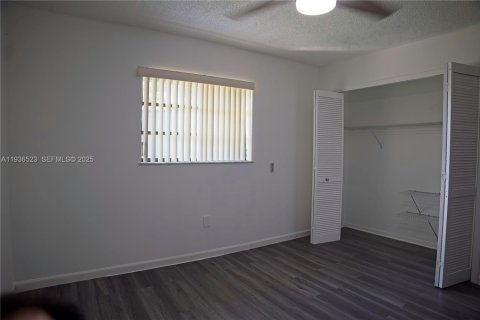 Villa ou maison à vendre à Miami, Floride: 4 chambres, 176.42 m2 № 1994796 - photo 28