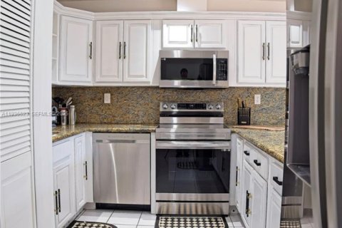 Villa ou maison à vendre à Miami, Floride: 4 chambres, 176.42 m2 № 1994796 - photo 5