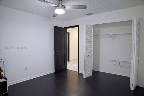 Villa ou maison à vendre à Miami, Floride: 4 chambres, 176.42 m2 № 1994796 - photo 24