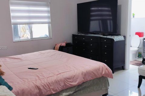 House in Miami, Florida 3 bedrooms, 119.84 sq.m. № 2087272 - photo 7