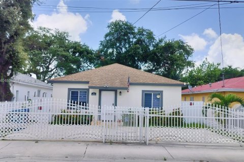 House in Miami, Florida 3 bedrooms, 119.84 sq.m. № 2087272 - photo 2