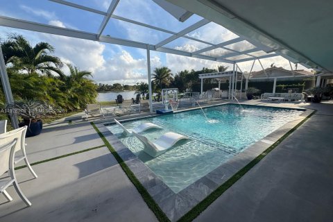 Дом в Хайалиа, Флорида 4 спальни, 240.34м2 № 2049894