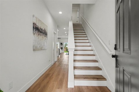 Immobilier commercial à vendre à Tampa, Floride: 6 chambres, 262.91 m2 № 2284922 - photo 2