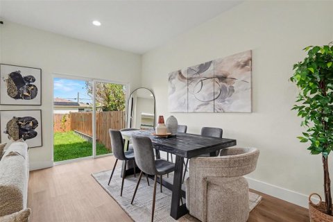 Immobilier commercial à vendre à Tampa, Floride: 6 chambres, 262.91 m2 № 2284922 - photo 5