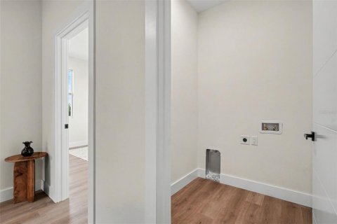 Immobilier commercial à vendre à Tampa, Floride: 6 chambres, 262.91 m2 № 2284922 - photo 23