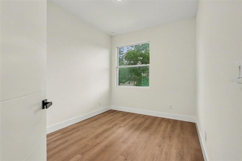 Immobilier commercial à vendre à Tampa, Floride: 6 chambres, 262.91 m2 № 2284922 - photo 18