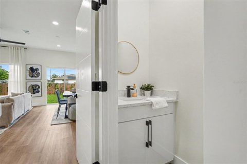 Immobilier commercial à vendre à Tampa, Floride: 6 chambres, 262.91 m2 № 2284922 - photo 10
